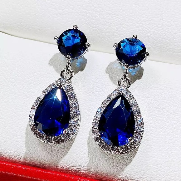 ♦️SALE♦️🌟2/$25🌟Bright Blue Crystal Zirconia Drop Earrings - Picture 1 of 14